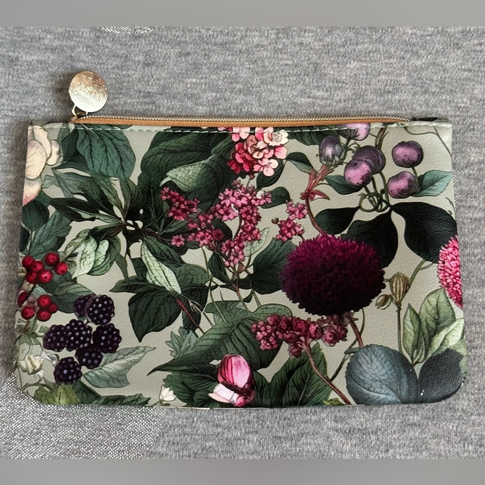 5 for $15! Ipsy Makeup Bag - Green Floral Leaf